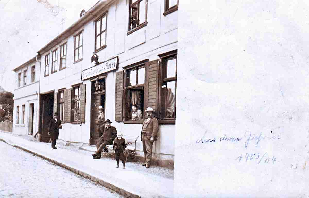 St. Petristr./Gotisches Tor: Postkarte Thieleckes Hotel, ausgestellt im Raum 19. Jahrhundert, Wegemuseum