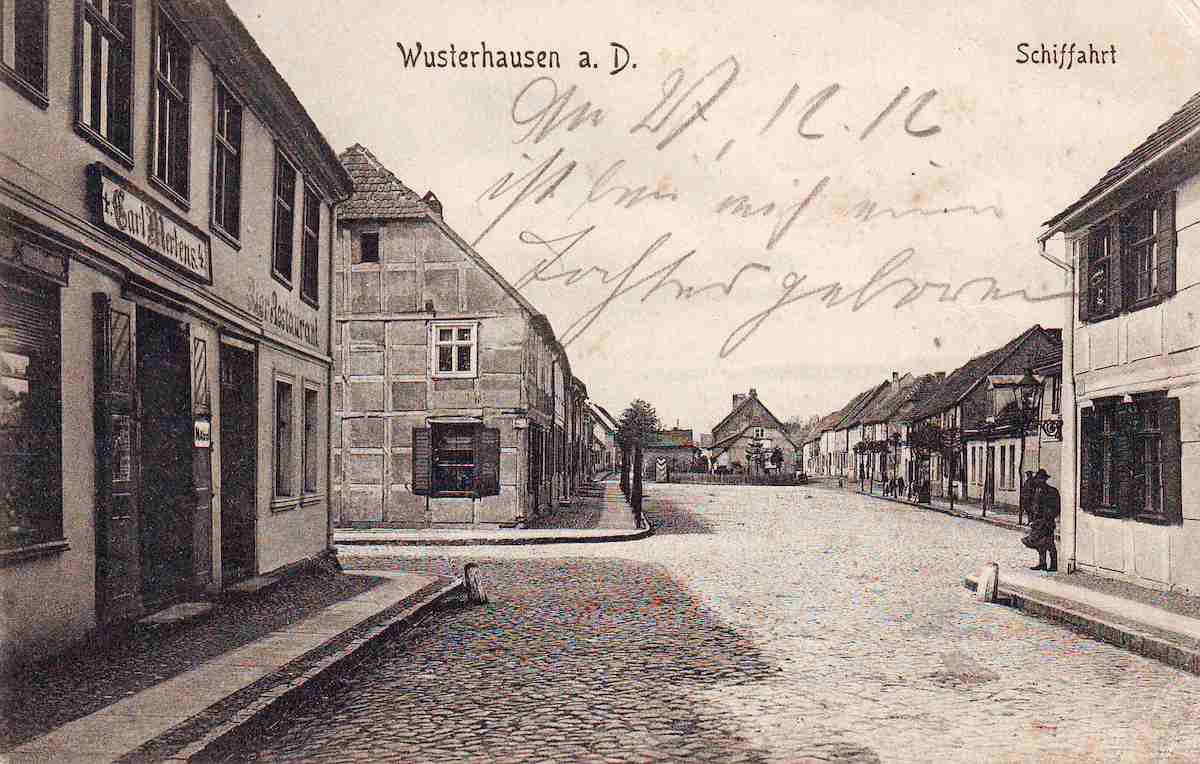 Kreuzung Kyritzer Str./Schiffart: Postkartenansicht der ältesten Häuser der Stadt